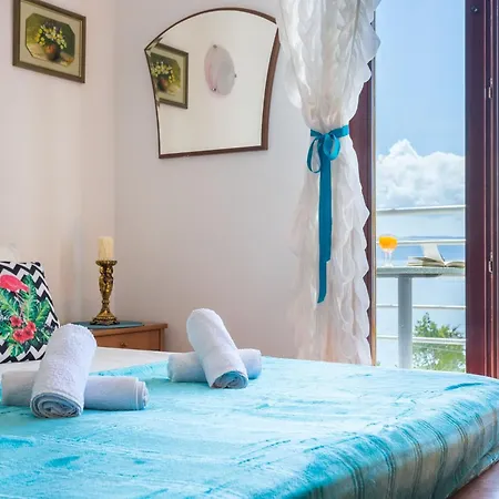 Sunrise Duilovo -three Bedroom With Sea View Terrace Apartment