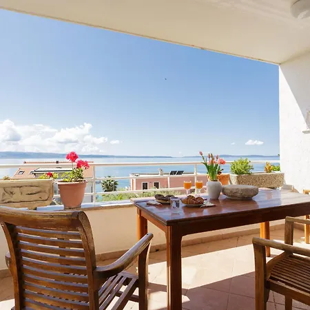 Sunrise Duilovo -three Bedroom With Sea View Terrace Apartment