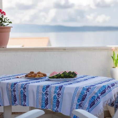 Sunrise Duilovo -three Bedroom With Sea View Terrace Apartment